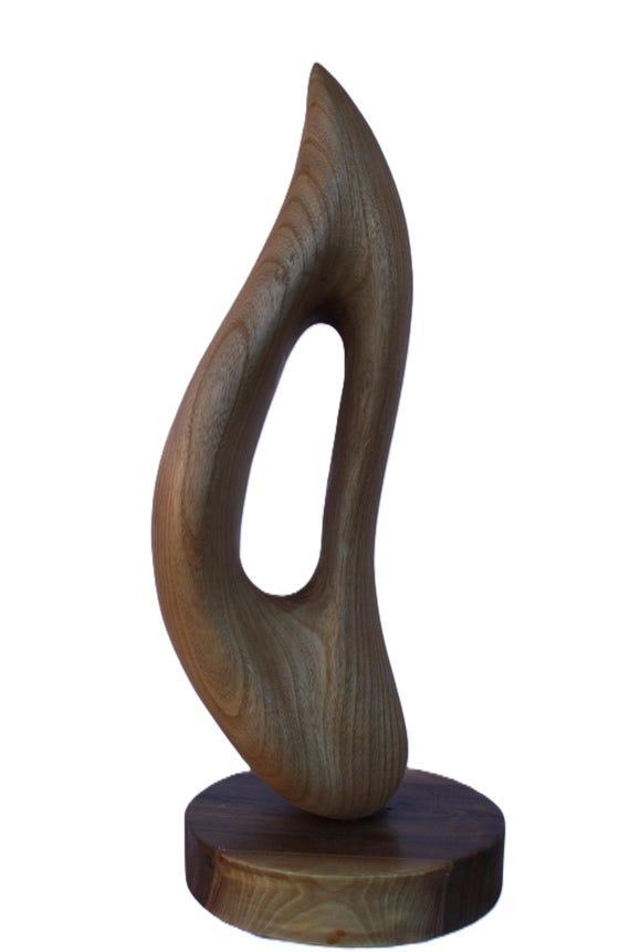 Flamme. Eine abstrakte Figur aus Holz.