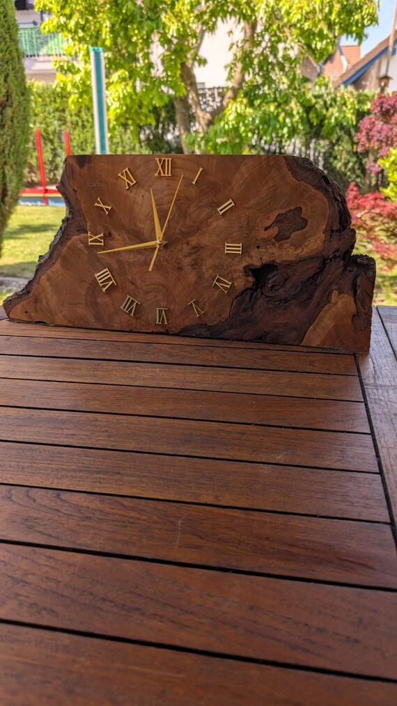 Handgefertigte Uhr aus Holz. Kirschbaum massiv 40 x 30 x 4,   Wohnzimmer Dekor,