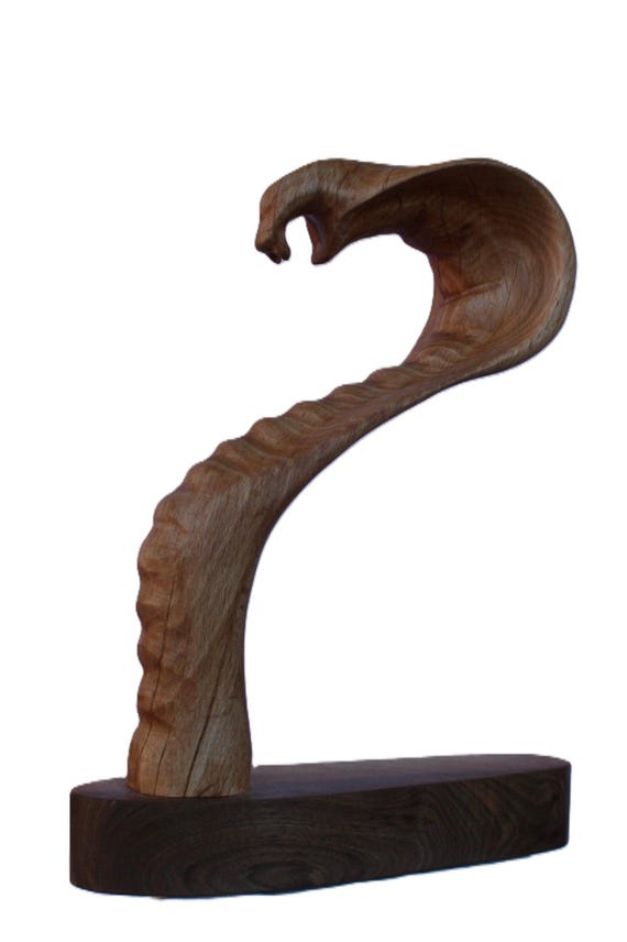 Kobra.Eine abstrakte Figur aus Holz.