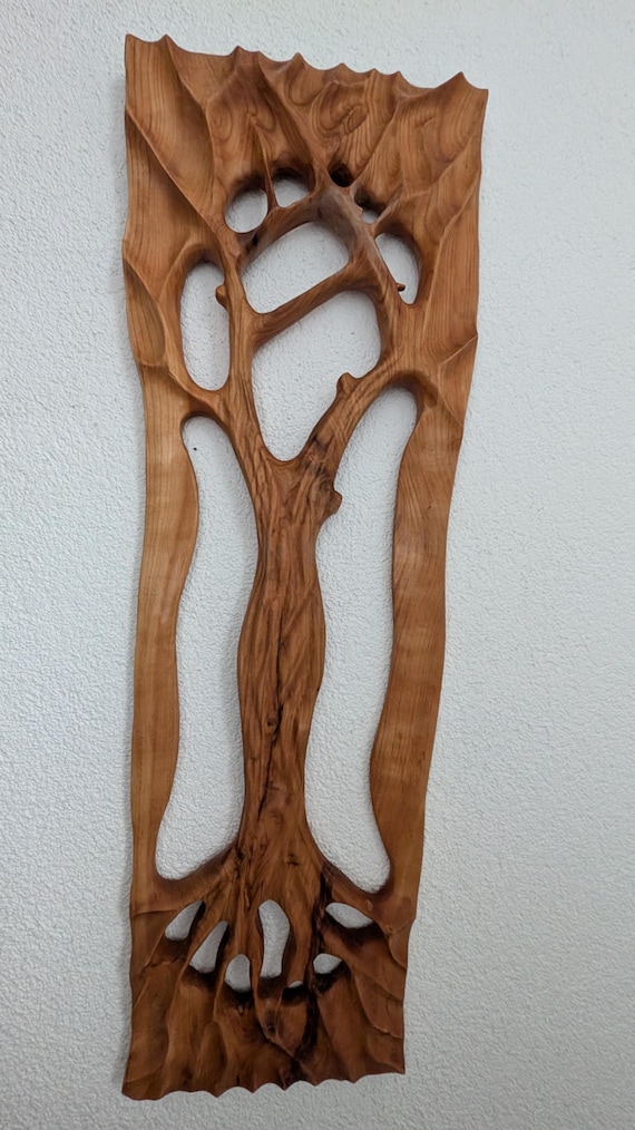 Lebensbaum. Handgefertigte Wand Skulptur aus Holz. Kirschbaum massiv 110 x 40 x 4