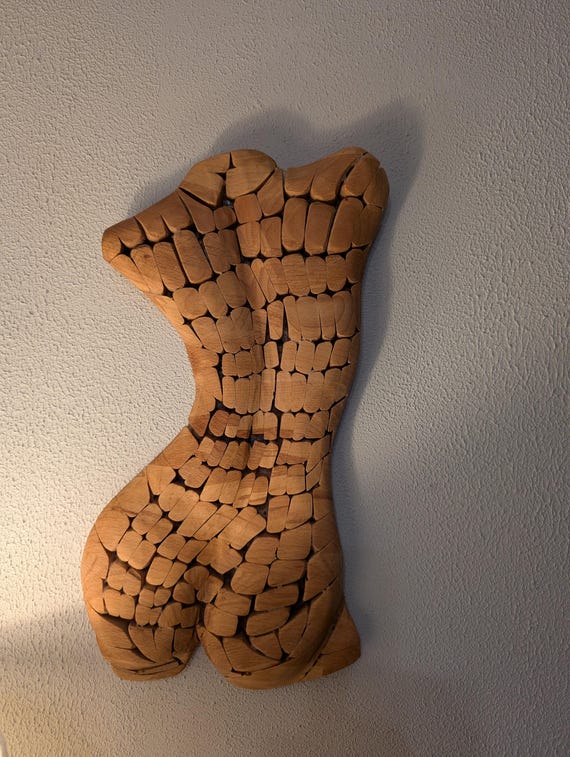 Mosaik. Eine abstrakte Figur aus Holz.