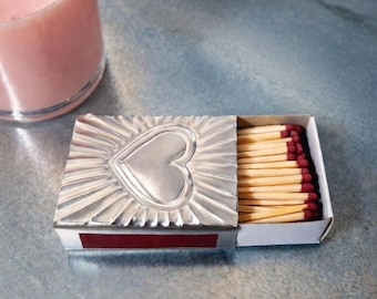 Aluminum Matchbox Holder Handcrafted, Embossed Silver Design Heart, Keepsake Match Case, Match Box, Wedding Favor, Silver Metal Foil