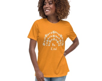 Daisy Be Kind Women's Relaxed T-Shirt - Christian T-Shirts, Religious Shirt, Jesus T-Shirt, Inspirational T-Shirt, Faith Shirt, Bible Tee