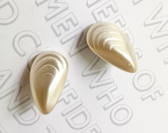 VTG Shell Motif Clip On Earring, 1950s, 1960s, Mid-century, Vintage Ear Clips