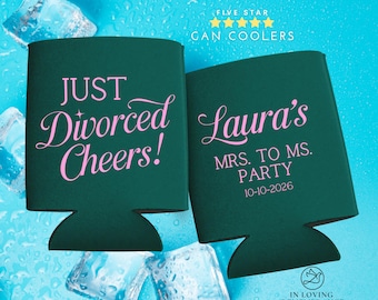 Puede incluir: Dos enfriadores de latas verdes con texto blanco. El primer enfriador dice "Just Divorced Cheers!" en texto rosa. El segundo enfriador dice "Laura's Mrs. to Ms. Party 10-10-2026" en texto rosa.
