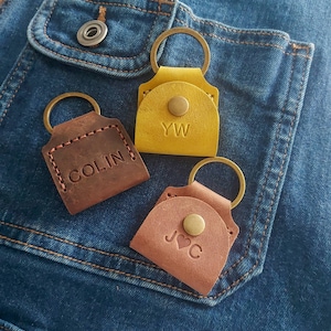 Porta plettro personalizzato / moneta da una sterlina / porta plettro in pelle / regali di compleanno / portachiavi / carrello / porta scheda SD / regalo di anniversario