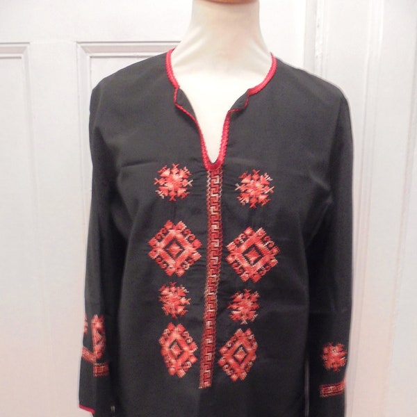 schwarze Tunika rot bestickt 70er Hippie Stil Vintage