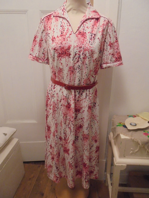verspieltes rot weiß gemustertes 60er 70er Kleid G