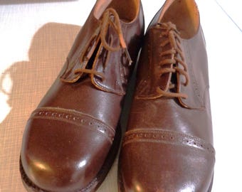 Grandi scarpe marroni stringate, vintage taglia 38, suola in cuoio, fatte a mano