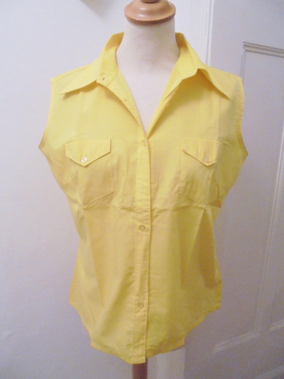 beautiful sunny yellow blouse from the 70s, sleeve