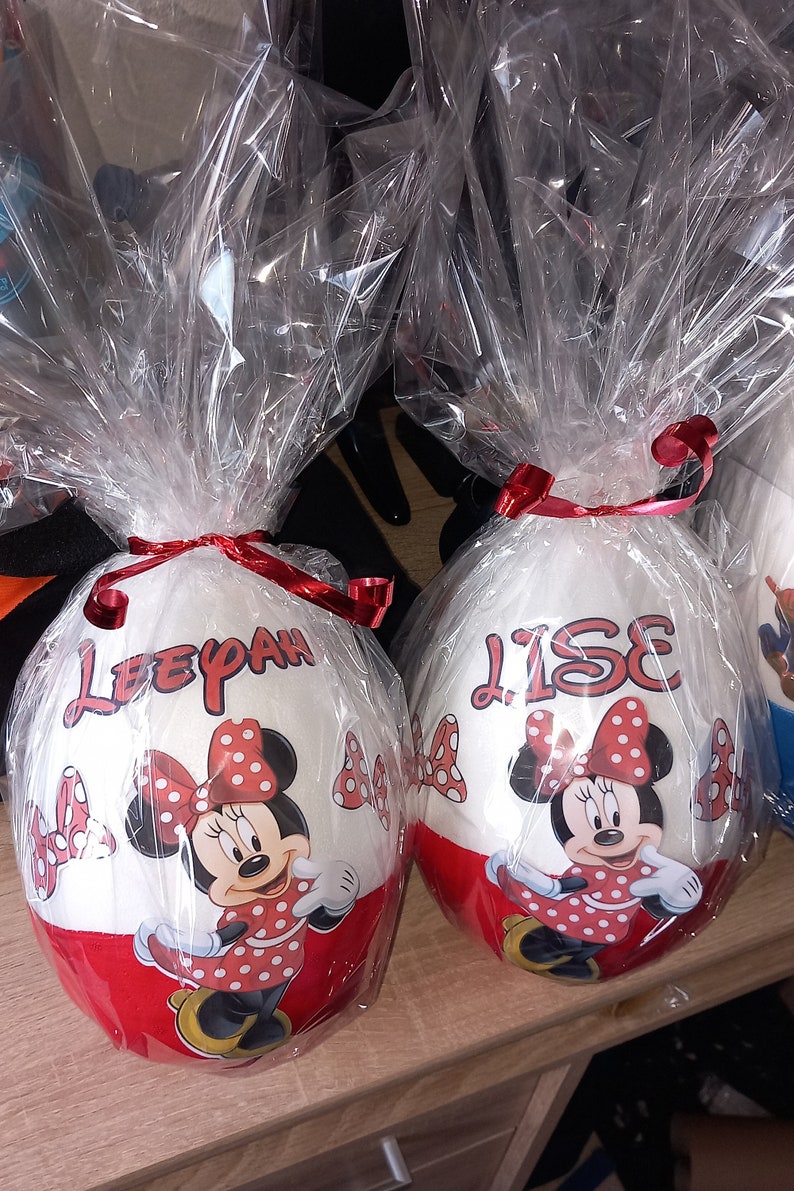 Oeuf de pâques personnalisé Avec chocolats Minnie