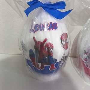 Oeuf de pâques personnalisé Avec chocolats Spiderman