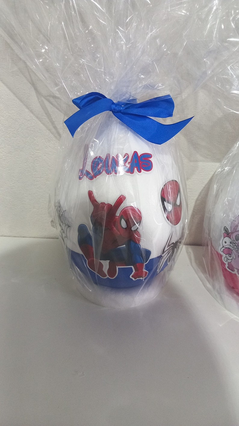 Oeuf de pâques personnalisé Avec chocolats Spiderman