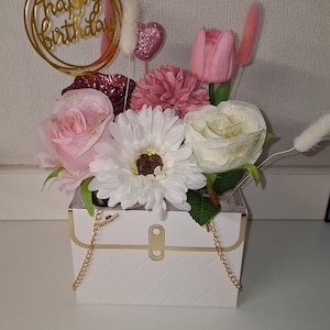 Caja floral de feliz cumpleaños Arreglo floral