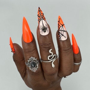 Glowing Spiderweb Goth Press On Nails | Halloween Nail Art | Glow in the Dark Press Ons