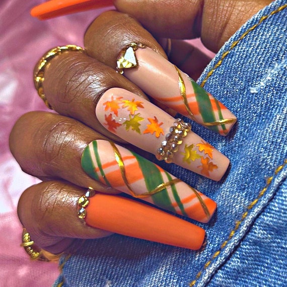 20 Fall Nail Ideas With Leaves, Plaid and Cozy Colors 8 Orange and Green Plaid