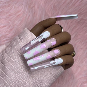 Impressão de vaca rosa nas unhas | Unhas de leite