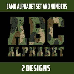 Op de afbeelding: De afbeelding toont de tekst "CAMO ALPHABET SET AND NUMBERS" boven de letters "ABC" in een camouflagepatroon. Daaronder staat het woord "ALPHABET". De onderkant van de afbeelding leest "2 DESIGNS" op een donkergroene achtergrond.
