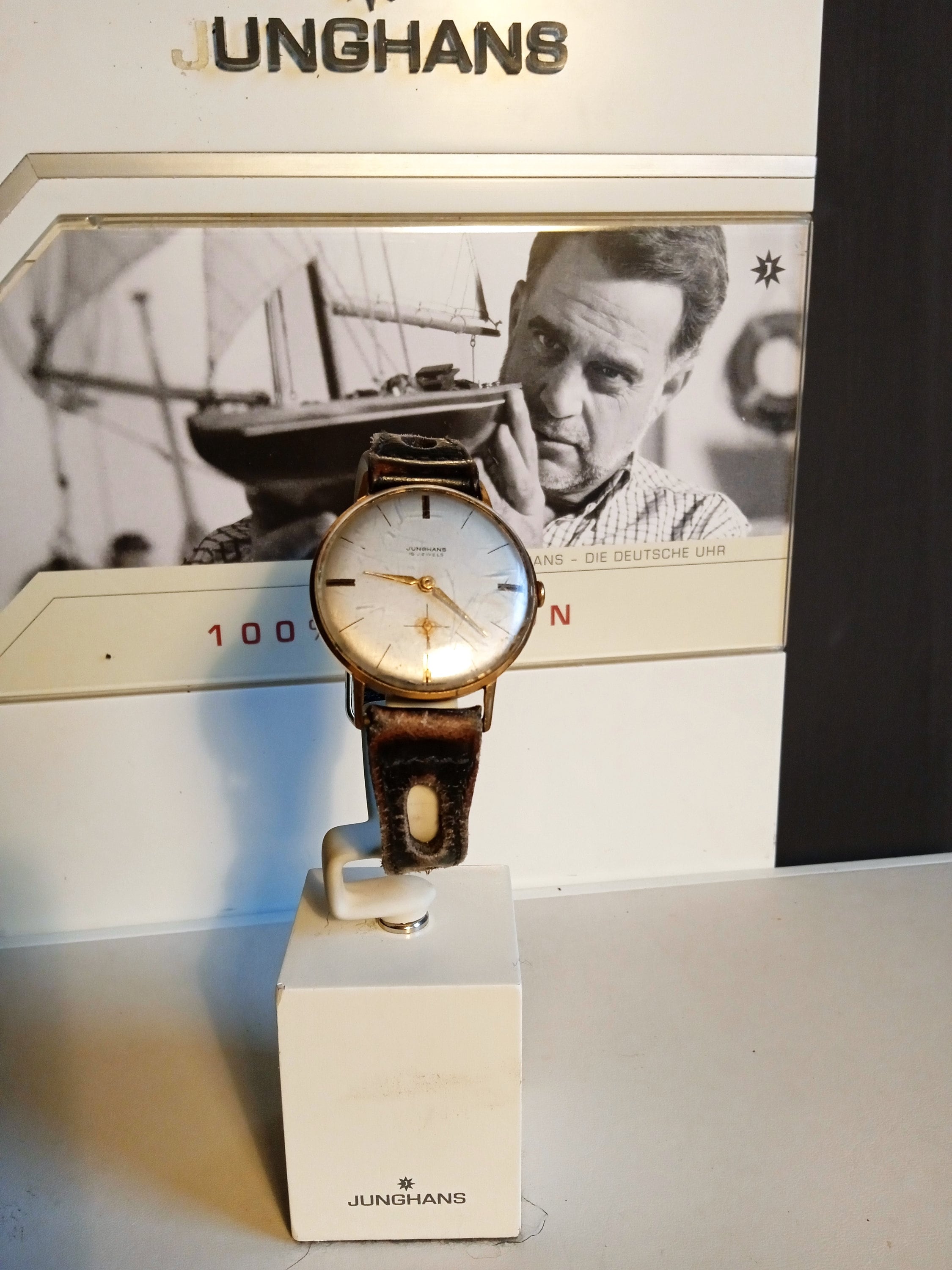 Montre best sale junghans ancienne