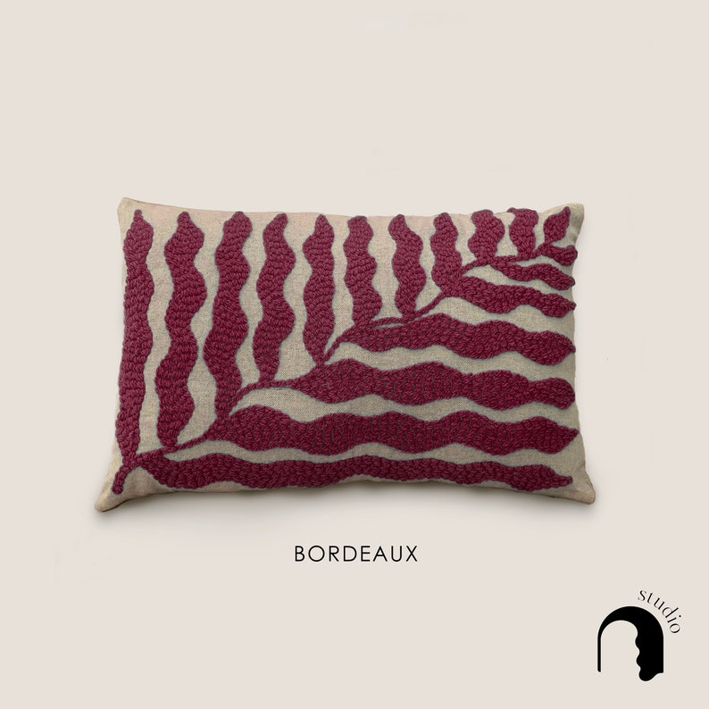 Coussin punch needle FOLIA bordeaux