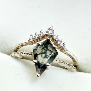 Kite Cut Moss Agate Engagement Ring Set, Nature Inspired Bridal Ring,Twisted Band Moss Agate Wedding Ring,Unique Green Gemstone Promise Ring