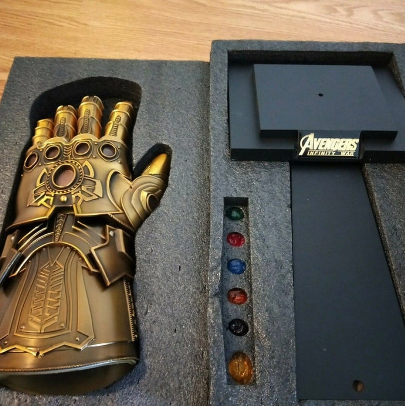 Thanos Infinity Gauntlet Metal version image 1