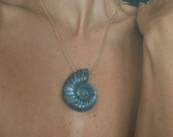 Ammonite shell Necklace, Labradorite stone carved, unique stone amulet, 14k gold plated chain, boho jewelry, tulum fashion, ammonite pendant