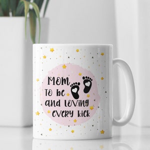 Mama zu sein und jeden Tritt zu lieben Becher, Geschenk für neue Mutter, Schwangerschaftsgeschenk, Mutter zu sein Geschenk, Erwartet Mutter Geschenk, Keramik Kaffeetasse handgefertigt