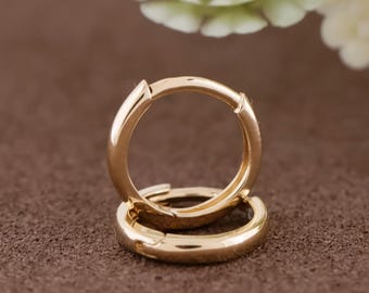 10K 14K massivt guld mini Huggie Hoop örhängen | Minimalistiska vardagsbruk örhängen med Huggies Hoops för kvinnor |