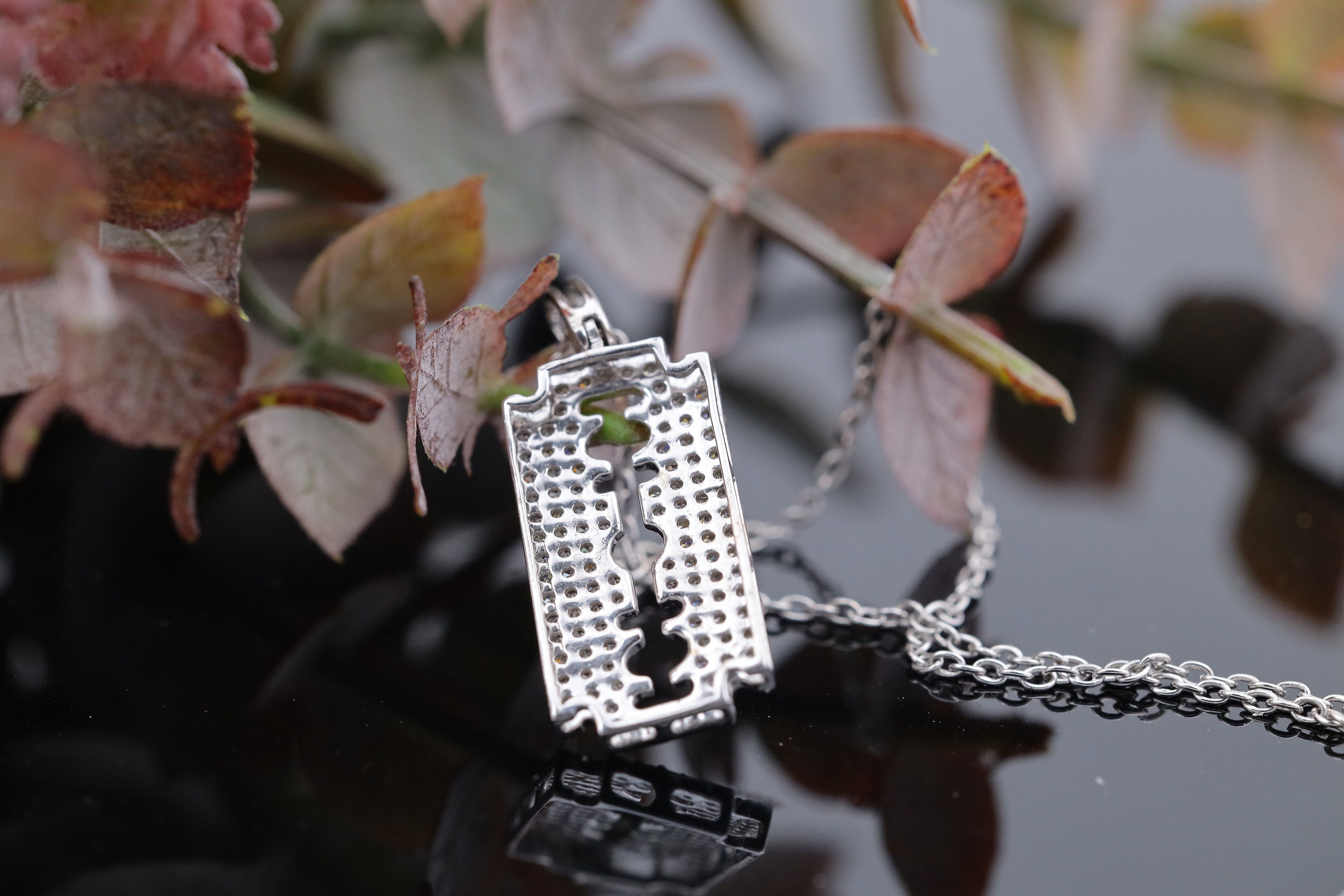 0.5 Cttw Round Cut Natural Diamond Silver and Gold Pendant 0.5 Cttw Round Cut Natural Diamond Silver and Gold Pendant