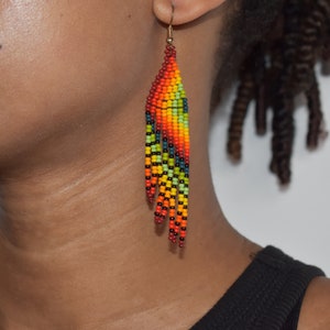 Boho Colombian | Handmade beaded earrings by Embera chamí artisans from Colombia | Alas