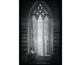 Peut inclure: Une illustration en noir et blanc d'une femme assise près d'une grande fenêtre cintrée dans une bibliothèque, en train de lire un livre. La fenêtre donne sur une forêt enneigée.