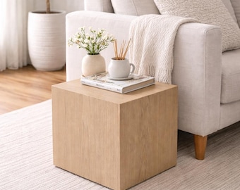 Mesa de apoio em carvalho branco | Mesa lateral em forma de cubo de madeira maciça | Mesa de cabeceira minimalista | Mobiliário moderno Japandi | Mesa de madeira maciça feita à mão