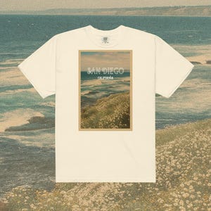 San Diego Kalifornien Vintage Postkarte Unisex T-Shirt, Comfort Farben, Granola Girl, La Jolla Coves, Südkalifornisches Andenken Shirt