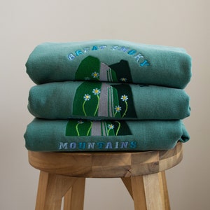 Great Smoky Mountains National Park Embroidered Green Retro Vintage Style Sweatshirt, National Park Lover Gift, Granola Girl Aesthetic