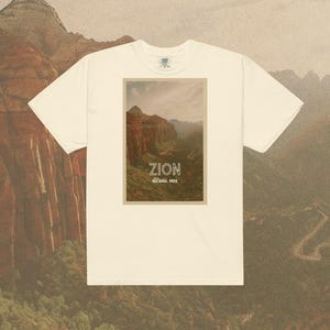 Zion Nationalpark Vintage Postkarte Unisex T-Shirt, Komfortfarben, Granola Girl, Utah Park Ranger, Outdoorsy Hiker Girl Geschenk