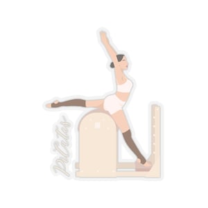 Pegatina de chica de Pilates en el Barril en un arabesco, regalo de instructora de Pilates para ella, bailarina de ballet o practicante de Contrología Fitness