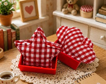 Miniature cushions (2 pieces) red and white checkered in box, star or heart, for gnomes or dollhouse
