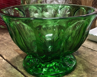 1970s Emerald Green Anchor Hocking "Fairfield" Glass Pedestal Candy Dish