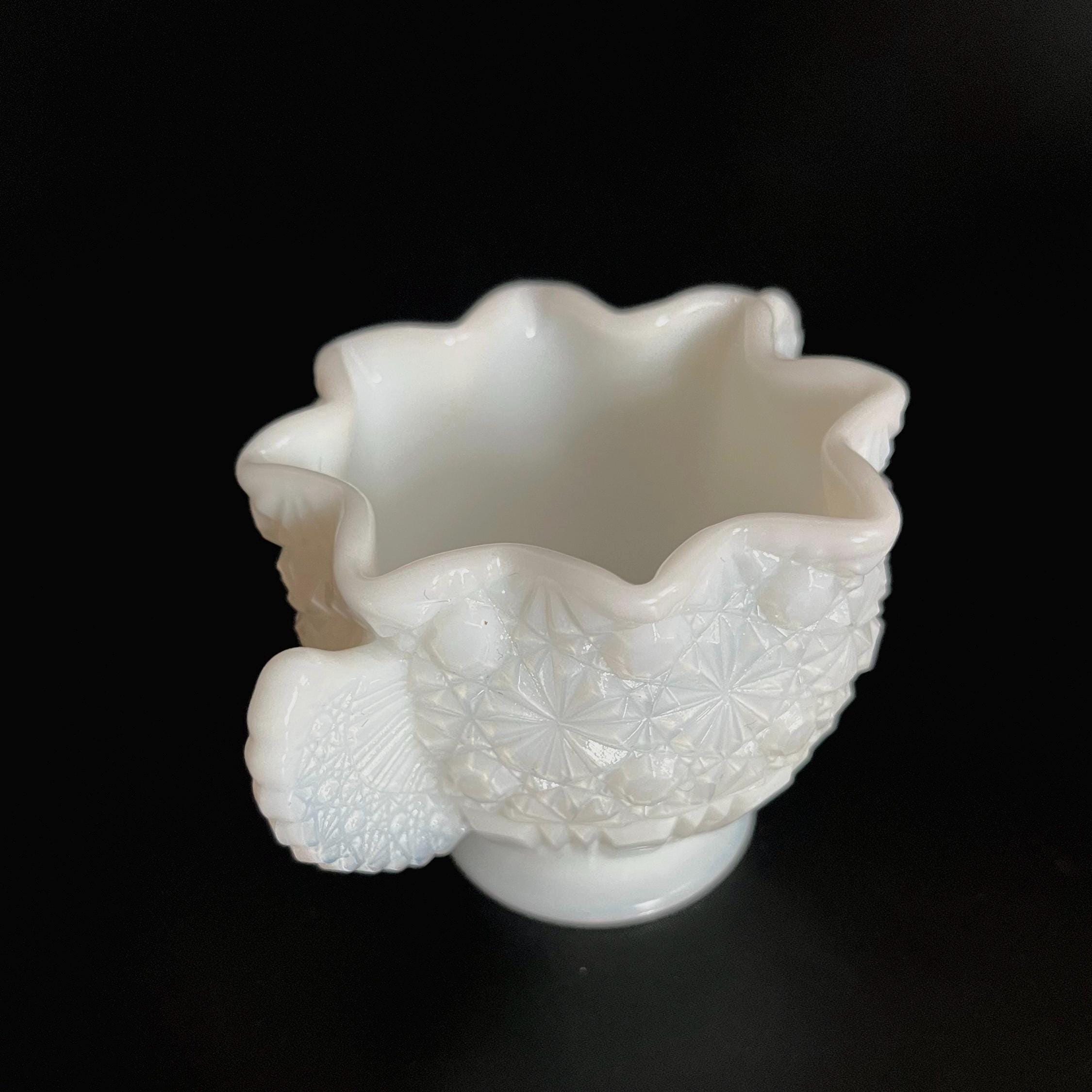 フェントンミルクガラスバスケットdaisy & button pattern フェントン