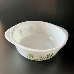 Glasbake Vintage Casserole, White Milk Glass with Green Illustration 1.5 QT, &quot;Crazy Daisy&quot; Pattern
