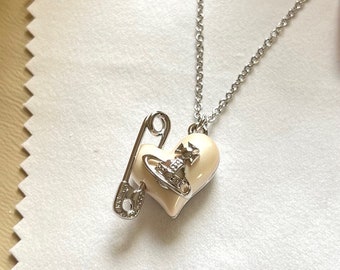 Vivienne Westwood Herz-Pin-Kugel-Anhänger-Halskette, Geschenk für Sie