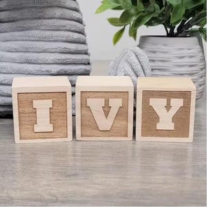 Bloques de madera personalizados con nombre, letras del alfabeto grabadas a medida para el nombre del bebé para la decoración de la guardería, regalos para baby shower y decoraciones para habitaciones de niños