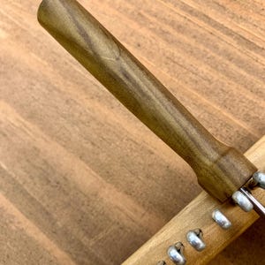 Handmade Exotic Wood Potholder Loom Hook - Stainless Steel, Texas Crafted bild 3