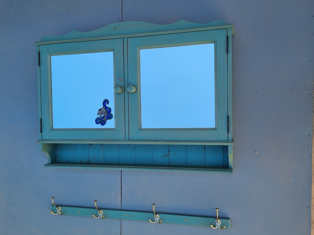 Vintage Farmhouse Country Bathroom Mirror Wall With Towel