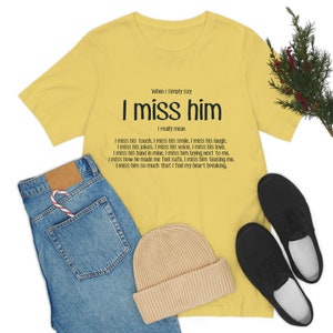 Ik mis hem weduwe gift verdriet gift Memorial gift weduwschap shirt Memorial gift weduwe shirt verdriet tshirt Unisex Jersey korte mouw Tee