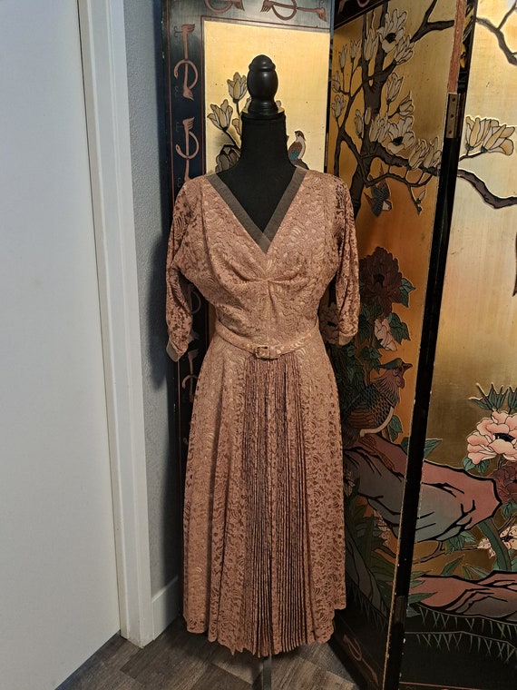 1950' Lace Vintage Dresd - image 2