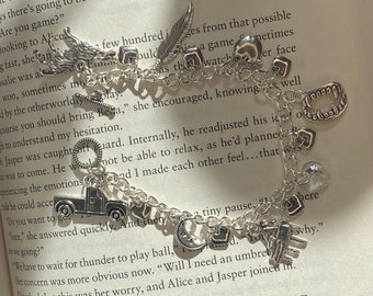 Twilight Charm Bracelet | Bella's wolf and crystal heart | Twilight saga fan art | Twilight inspired charm bracelets | 2 styles