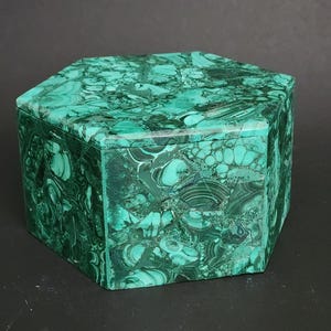5.5&quot;X large malachite box form the Congo, Beautiful and unique malachite box