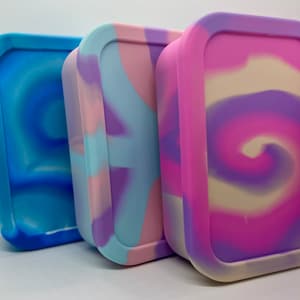Fiambrera bento de silicona con diseño de remolino teñido anudado, con 3 compartimentos herméticos para almuerzo y refrigerios, grabable con láser